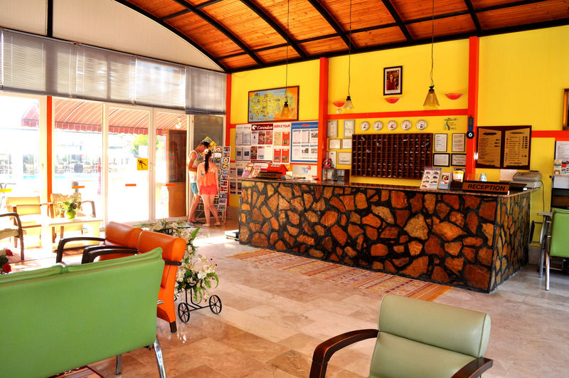 Sayanora Hotel Side Exterior foto